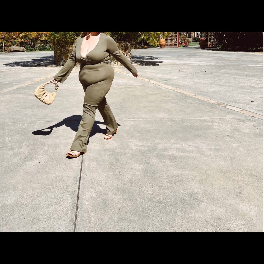 Long sleeve top, twist front